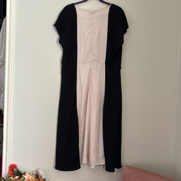 Color Blocked Midi Dress - Picture 6 of 10